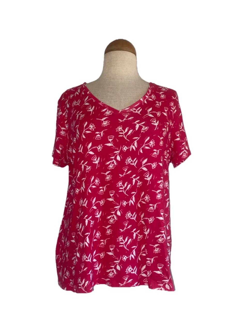 croft & barrow Magenta Floral V-Neck Short Sleeve Top